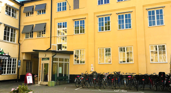 Innergården utanför ABF-huset i Uppsala