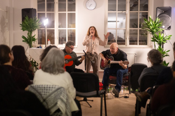 Artister från Gruppen Trato uppträder på ABF-huset i Uppsala