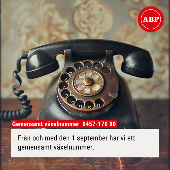 En gammal telefon som står på ett bord. Framför telefonen textrutor med följande text. Gamensamt växelnummer - 0457-170 90. Från och med den 1 september har vi ett gemensamt växelnummer för ABF Blekinge.