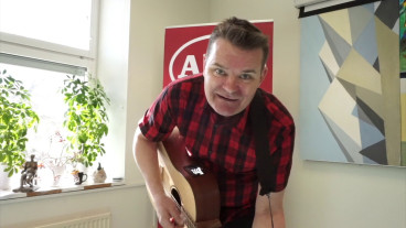 OA larsson med gitarr
