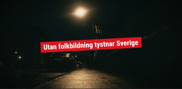 En gata i kvällen. Utan folkbildning tystnar Sverige står på över bilden