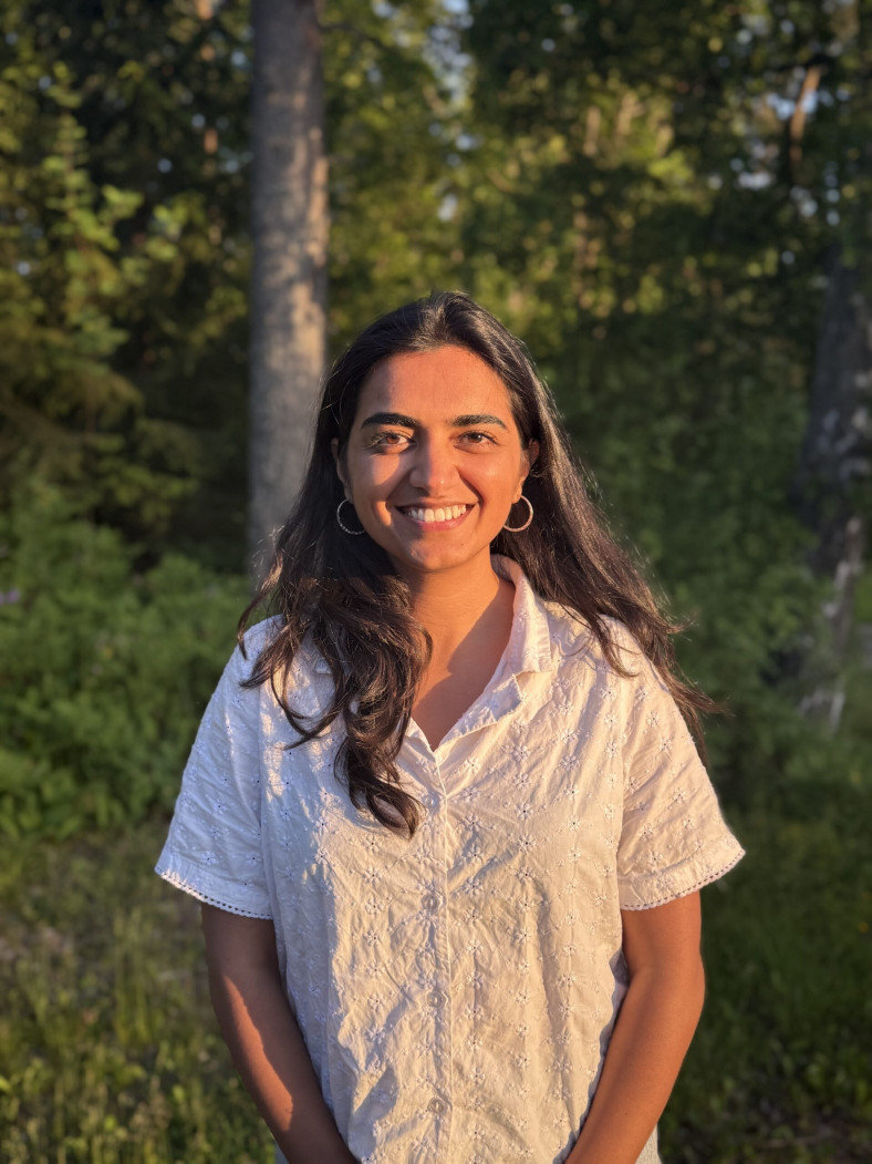 Porträttbild på Mahira Karim.