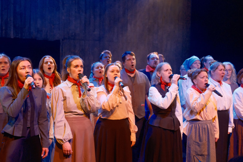 Kvartersteaterns föreställning Joe Hill. Slutlåten - Hanna Lundkvist, Sanna Nilsen, Regina Söderberg, Lina Rammus och Sussie Jonsson.
